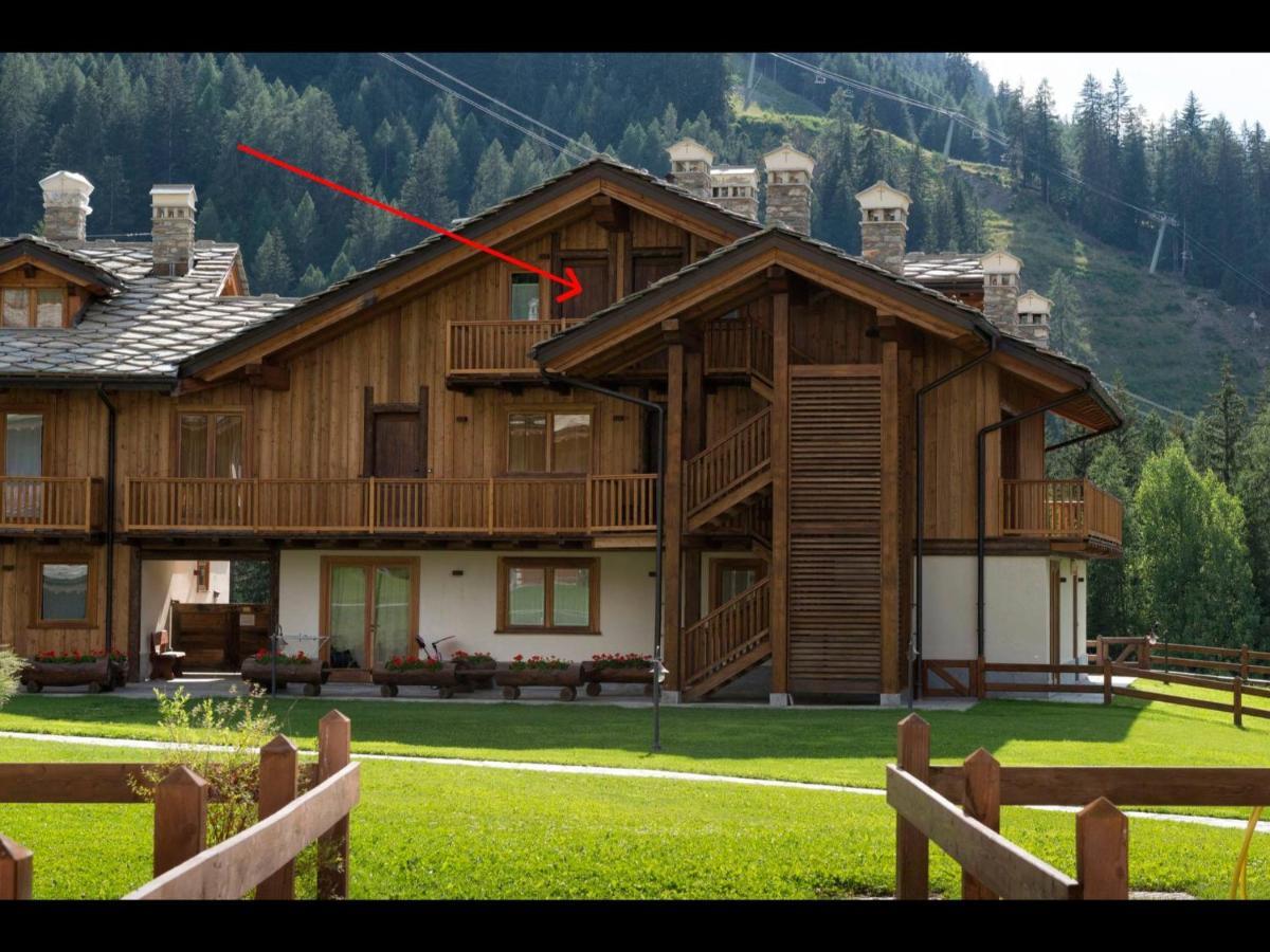 Appartamento Jardin Des Alpes. La Thuile Bagian luar foto